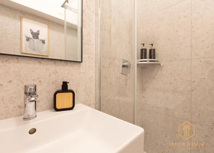 Imperium Luxury - 100mt To Metro A, 5 Min To Center, Pvt Bathroom, A-c Guest house