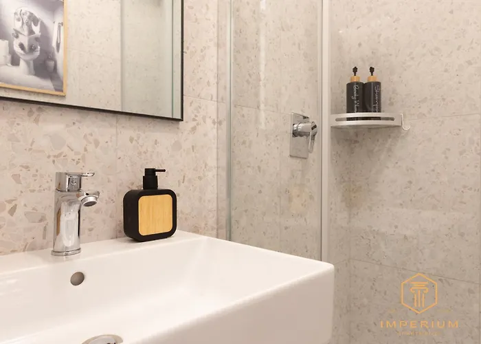 Imperium Luxury - 100mt To Metro A, 5 Min To Center, Pvt Bathroom, A-c Guest house
